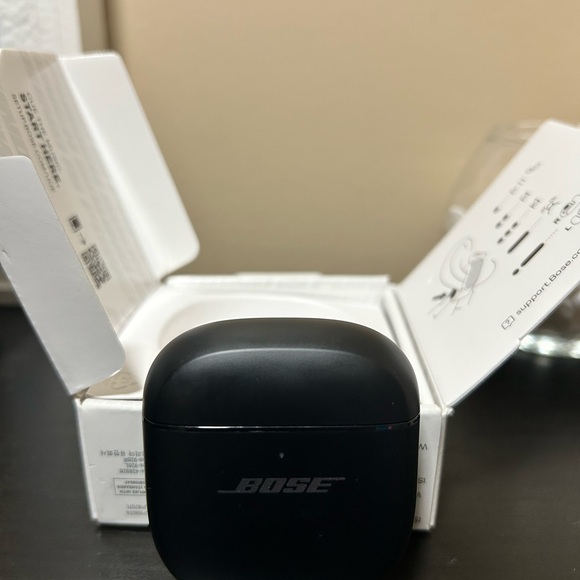 Bose quiet comfort earbuds - Picture 3 of 9